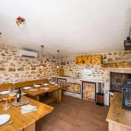 Villa Stone Villa Miandri Debeljak