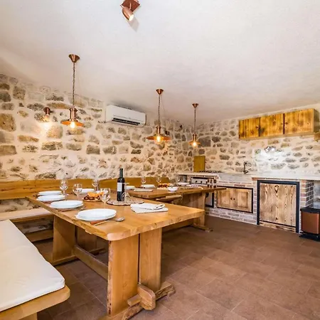 Stone Villa Miandri Debeljak